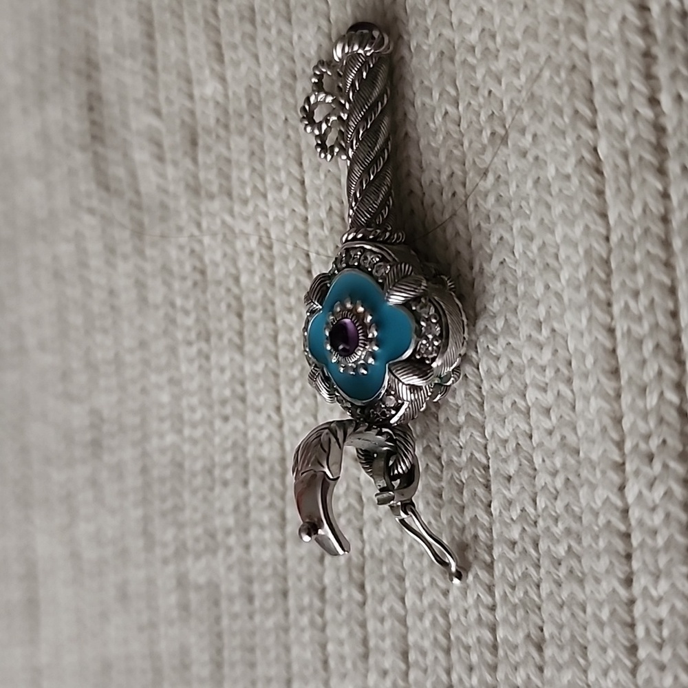 Judith Ripka Key Pendant, Retired Rare. - Picture 5 of 5